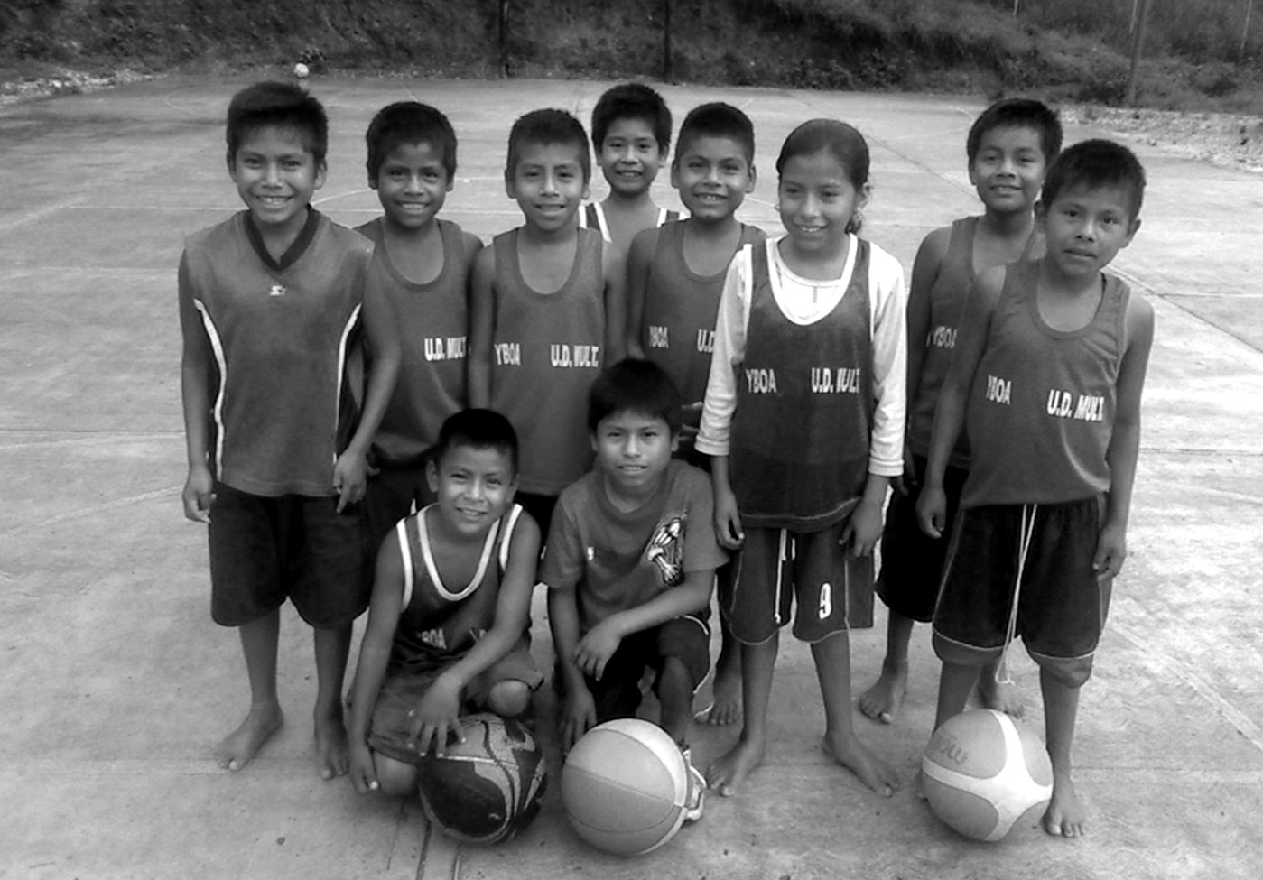 Niños triquis: Cuando el basquetbol es el único camino al éxito