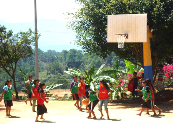 Niños triquis: Cuando el basquetbol es el único camino al éxito