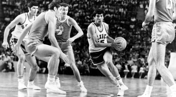 Manuel Raga en el Salón de la Fama de FIBA