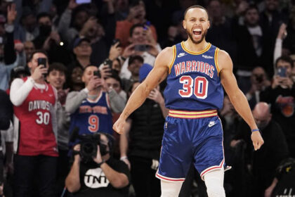 Stephen Curry ya es el máximo anotador de triples en la historia NBA