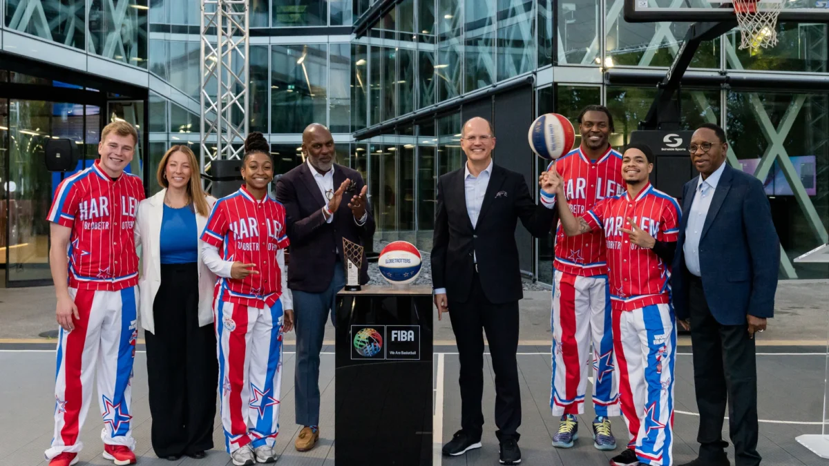 Los Harlem Globetrotters reciben la Orden del Mérito de la FIBA durante la celebración del centenario